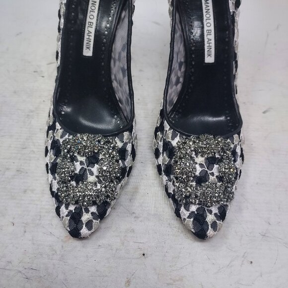 Manolo Blahnik HANGISI BLACK LACE JEWEL BUCKLE PUMP - Picture 5 of 10